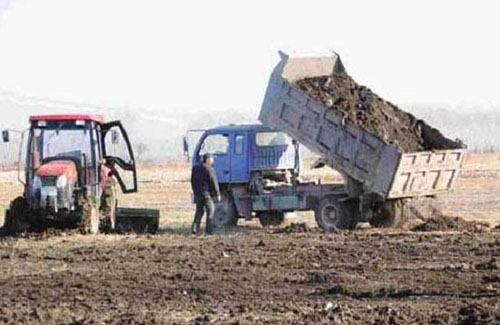 使用牛糞發酵劑發酵牛糞的方法步驟
