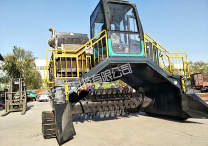 豬糞發酵過程為什么要使用翻堆機設備