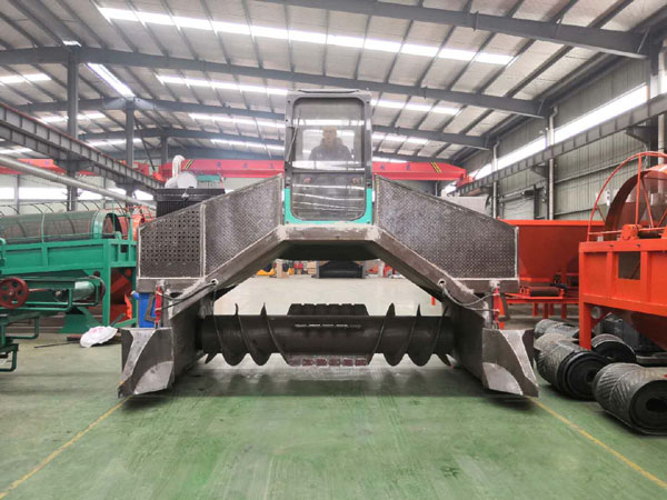 豬糞發(fā)酵有機(jī)肥過程中為什么要使用翻堆機(jī)設(shè)備？